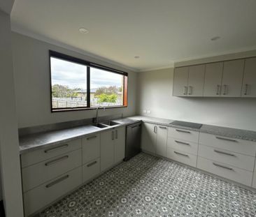 Super spacious and supper sunny! - Photo 3