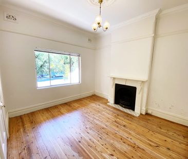 Great Terrace in a beautiful tree lined street - Photo 1