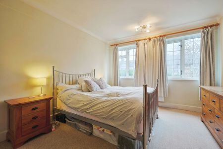 2 Bed Flat, Goldhawk Road, W6 - Photo 5