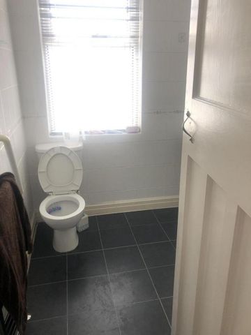 2 bedroom end of terrace house to rent - Photo 3