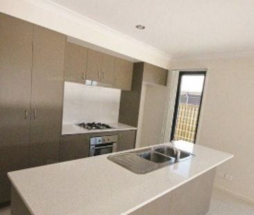 Modern Comfort & Convenience in Prime Coomera Location! - Photo 4