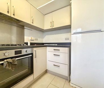3 bedroom detached house to rent - Photo 2
