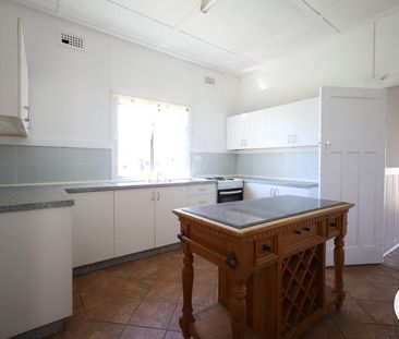 Solid home in good location - Photo 5