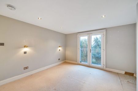 3 Bedroom House - Bethel Close, Farnham - Photo 2