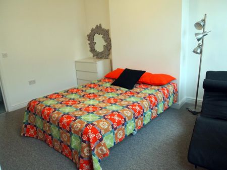 1 Bed Maisonette, Creek Road, SE10 - Photo 3