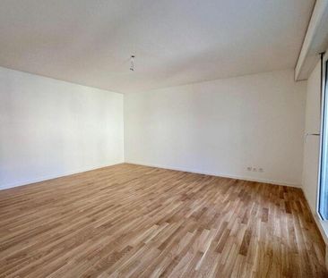 Luminous and modern 3.5-room apartment in the center for rent - Photo 1