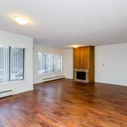 HUGE 1BR AVAILABLE OCTOBER 1ST(FALSE CREEK ) - Photo 1