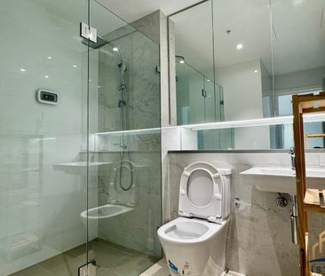 Level 25 Luxury Living | Stunning Water Views | 2-Bedroom Apartment - Photo 6