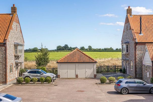 2 bedroom end of terrace house to rent - Photo 1