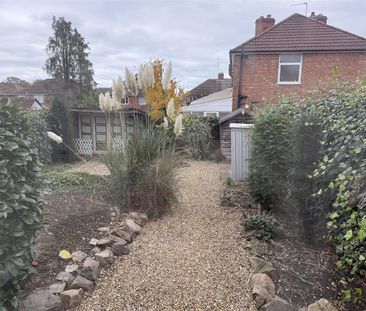 4 bedroom semi-detached house to rent - Photo 3