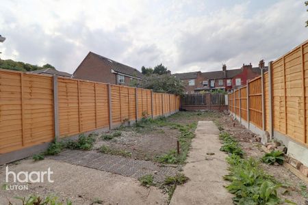 3 bedroom terraced house to rent - Photo 3