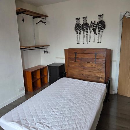 1 bedroom in a house share to rent - Photo 4