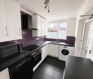 1 bedroom in a house share to rent - Photo 2