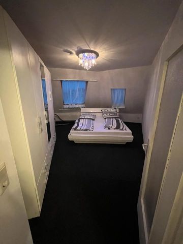 Möbilierte Dachgeschoss Wohnung neu RenoviertFamilienhaus - Photo 2