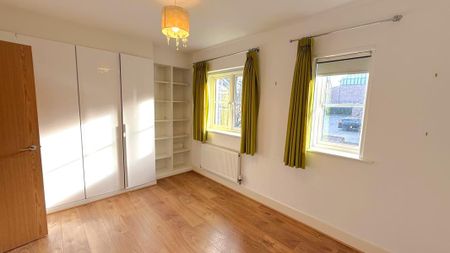 Epsom Road, Guildford - 3 bedrooms Property for lettings - Seymours - Photo 2