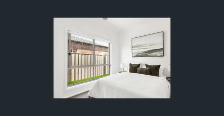 Stylish Family Living in the Heart of Catalina Estate - Photo 4