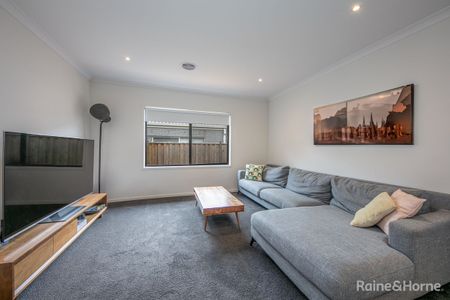 2 Trevaskis Street, Sunbury, VIC 3429 - Photo 5