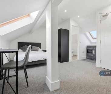 1 bedroom in a house share to rent - Photo 2