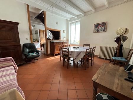 Location Appartement 3 pièces 98m² - Photo 2