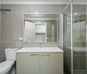 Spacious Family Home Near Glenfield Station - Photo 1