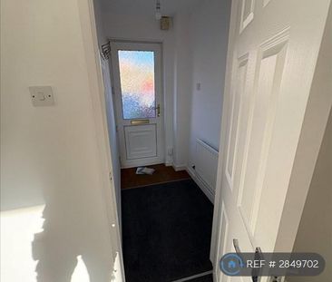 2 bedroom terraced house to rent - Photo 6