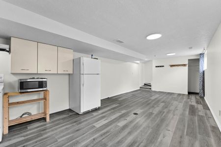 For Lease - 120 Jansen Avenue, Kitchener, Ontario - Photo 5