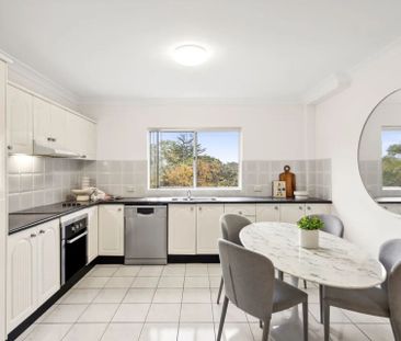 Elegant Two-Bedroom Apartment in An Exclusive Block - Photo 3