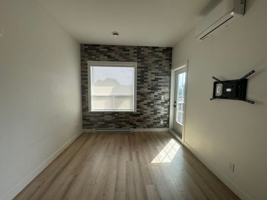 5th Floor Condo in Upper Montrose Building - Photo 1