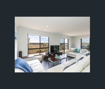 Spacious Family Living in the Heart of Torquay - Photo 1