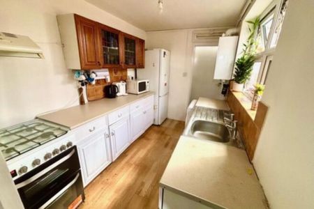 2 bedroom Property to rent - Photo 5