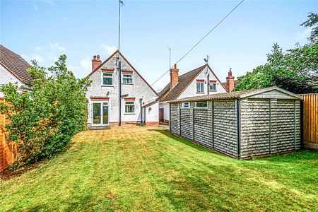 A three bedroom detached family home to rent, situated in a quiet cul de sac, within 1 mile of Reading's town centre. - Photo 3