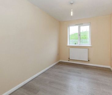 Town Lane, Stanwell, Staines-upon-Thames, Surrey, TW19 7BZ - Photo 4