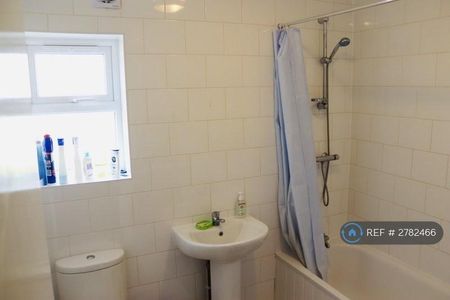 1 bedroom in a house share to rent - Photo 4