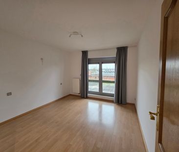 Ruim appartement MET GARAGE en groot terras - Photo 5
