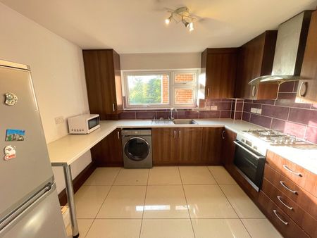 2 Bed Flat, Rowsham Court, HA1 - Photo 2