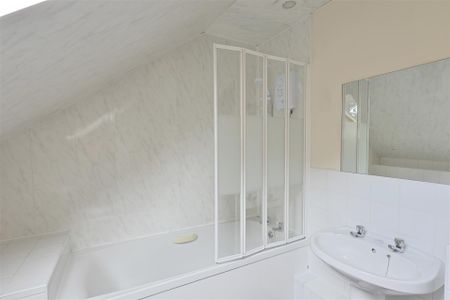 6 bedroom Student Maisonette to rent in Deuchar Street, Newcastle Upon Tyne - Photo 3
