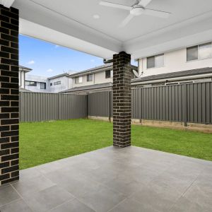 Space, style and location! - Photo 2