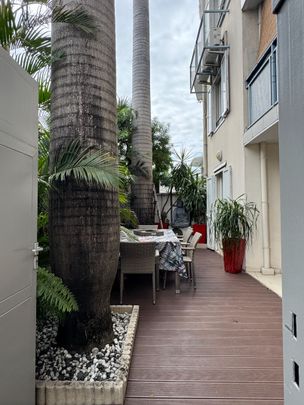 A LOUER - Saint-Denis - Appartement T3 meublé de standing avec terrasses en face du jardin de l'Etat - Photo 1