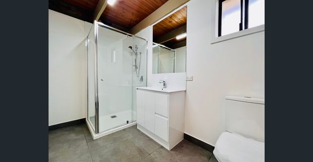 Charming Home Suitable for 2 Generations To Live Together - Photo 1