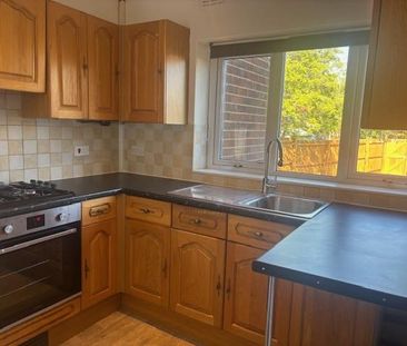 3 bedroom semi-detached house to rent - Photo 4