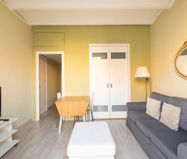 Chic Two-Bedroom Apartment in Artistic and Cosmpolitan Raval Quarter - Photo 3