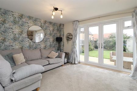 3 bedroom end of terrace house to rent - Photo 2