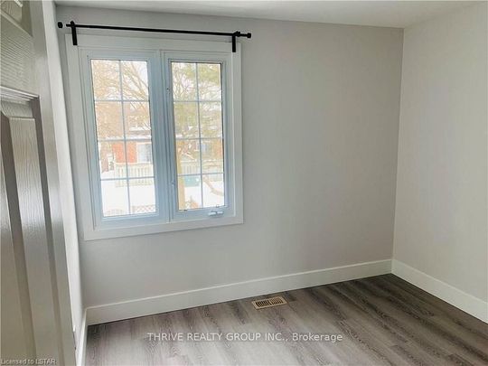 For Lease - 8 Homestead Crescent, London North, Ontario - Photo 1