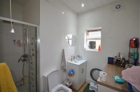2 bedroom end of terrace house to rent - Photo 4