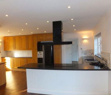 5 bedroom detached house to rent - Photo 2