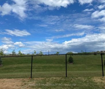 For Lease - 102 Frank Kelly Drive, East Gwillimbury, Ontario - Photo 3