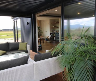 BRAND SPANKING NEW! - Photo 5