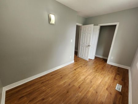 419 Bronson Avenue - 1 - Photo 3