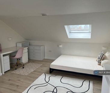 1 bedroom in a house share to rent - Photo 3