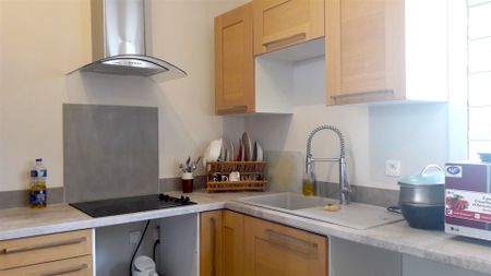 Location Appartement 4 pièces 100m² ST DENIS 97400 - Photo 5